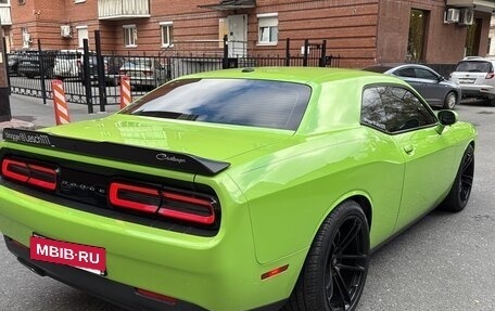 Dodge Challenger III рестайлинг 2, 2019 год, 6 200 000 рублей, 4 фотография