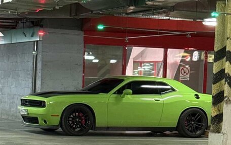 Dodge Challenger III рестайлинг 2, 2019 год, 6 200 000 рублей, 25 фотография
