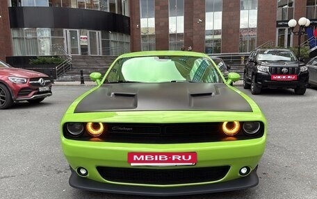 Dodge Challenger III рестайлинг 2, 2019 год, 6 200 000 рублей, 2 фотография