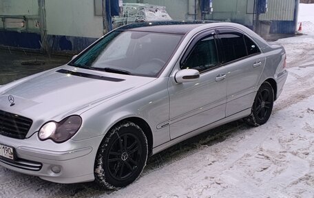 Mercedes-Benz C-Класс, 2005 год, 650 000 рублей, 3 фотография