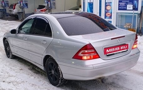 Mercedes-Benz C-Класс, 2005 год, 650 000 рублей, 5 фотография