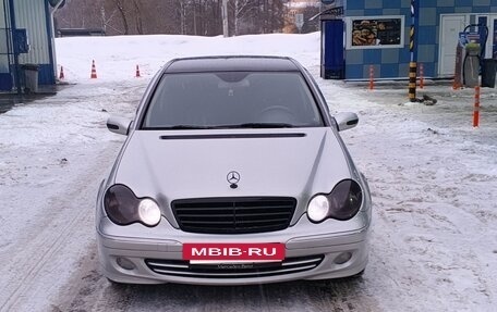 Mercedes-Benz C-Класс, 2005 год, 650 000 рублей, 2 фотография