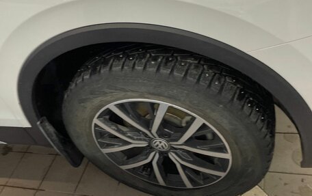 Volkswagen Tiguan II, 2019 год, 2 818 000 рублей, 17 фотография