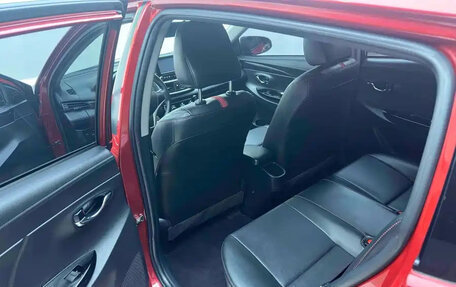 Toyota Yaris XP150 рестайлинг, 2022 год, 959 099 рублей, 10 фотография