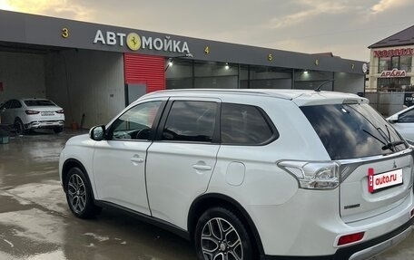 Mitsubishi Outlander III рестайлинг 3, 2014 год, 1 650 000 рублей, 3 фотография