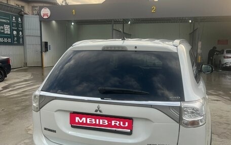 Mitsubishi Outlander III рестайлинг 3, 2014 год, 1 650 000 рублей, 4 фотография