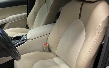 Toyota Camry, 2019 год, 2 850 000 рублей, 10 фотография