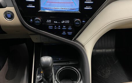 Toyota Camry, 2019 год, 2 850 000 рублей, 17 фотография