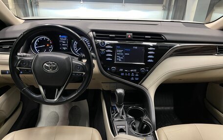 Toyota Camry, 2019 год, 2 850 000 рублей, 13 фотография