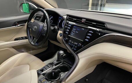 Toyota Camry, 2019 год, 2 850 000 рублей, 18 фотография