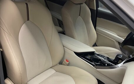 Toyota Camry, 2019 год, 2 850 000 рублей, 20 фотография