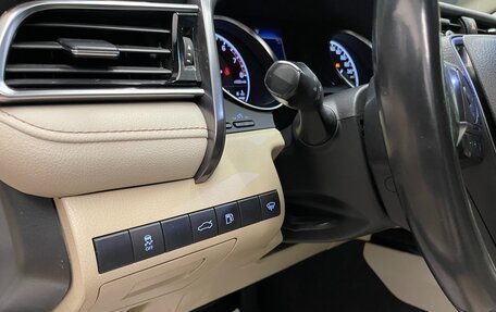 Toyota Camry, 2019 год, 2 850 000 рублей, 16 фотография
