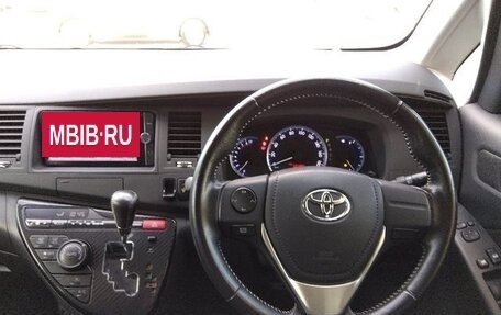 Toyota ISis I, 2014 год, 1 050 000 рублей, 4 фотография