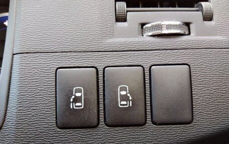 Toyota ISis I, 2014 год, 1 050 000 рублей, 18 фотография