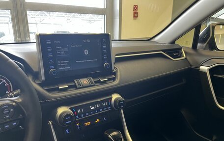 Toyota RAV4, 2021 год, 3 700 000 рублей, 10 фотография