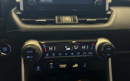 Toyota RAV4, 2021 год, 3 700 000 рублей, 9 фотография