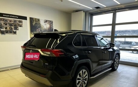 Toyota RAV4, 2021 год, 3 700 000 рублей, 5 фотография