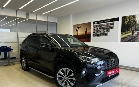 Toyota RAV4, 2021 год, 3 700 000 рублей, 4 фотография