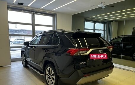 Toyota RAV4, 2021 год, 3 700 000 рублей, 7 фотография