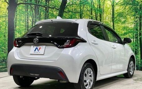 Toyota Yaris, 2022 год, 980 000 рублей, 3 фотография