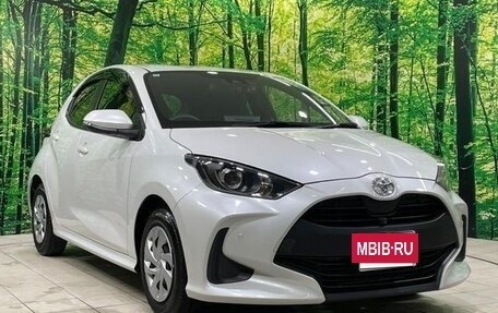 Toyota Yaris, 2022 год, 980 000 рублей, 5 фотография