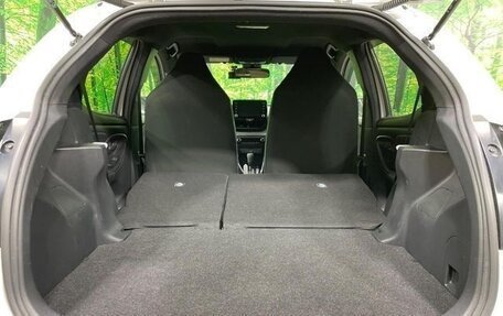 Toyota Yaris, 2022 год, 980 000 рублей, 9 фотография