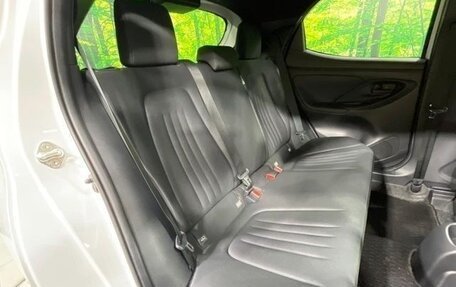 Toyota Yaris, 2022 год, 980 000 рублей, 8 фотография