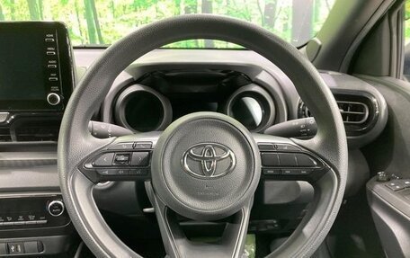 Toyota Yaris, 2022 год, 980 000 рублей, 10 фотография