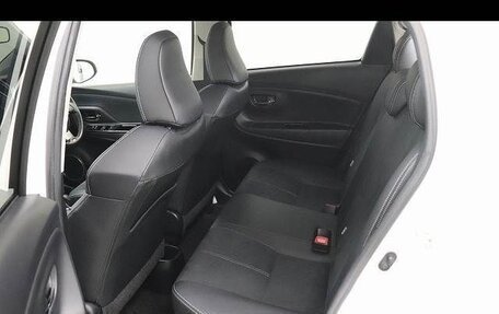 Toyota Vitz, 2018 год, 1 250 000 рублей, 10 фотография