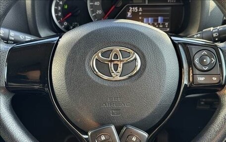 Toyota Vitz, 2019 год, 940 000 рублей, 4 фотография