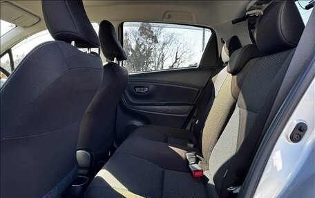 Toyota Vitz, 2019 год, 940 000 рублей, 6 фотография