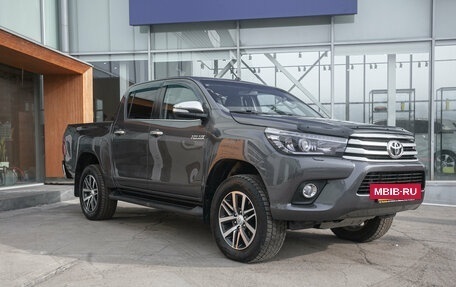 Toyota Hilux VIII, 2016 год, 3 098 000 рублей, 7 фотография