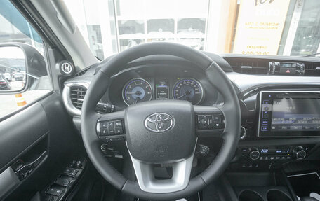 Toyota Hilux VIII, 2016 год, 3 098 000 рублей, 18 фотография