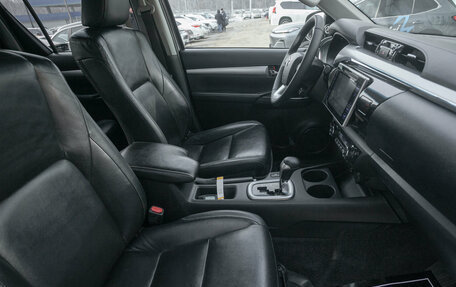 Toyota Hilux VIII, 2016 год, 3 098 000 рублей, 20 фотография