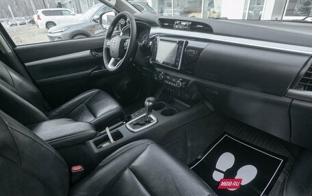 Toyota Hilux VIII, 2016 год, 3 098 000 рублей, 19 фотография