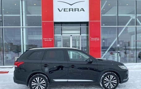 Mitsubishi Outlander III рестайлинг 3, 2019 год, 2 150 000 рублей, 5 фотография