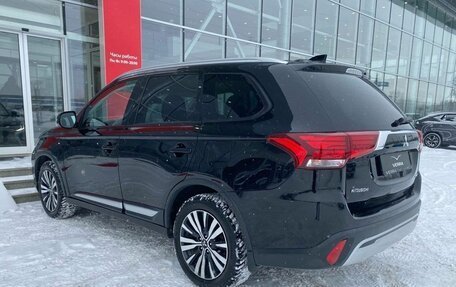 Mitsubishi Outlander III рестайлинг 3, 2019 год, 2 150 000 рублей, 7 фотография