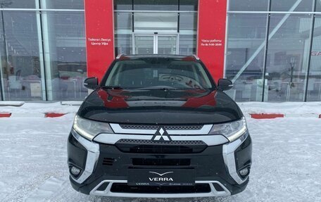 Mitsubishi Outlander III рестайлинг 3, 2019 год, 2 150 000 рублей, 2 фотография