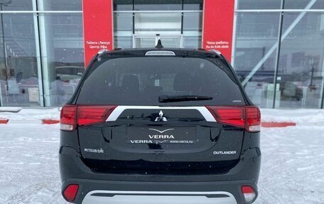 Mitsubishi Outlander III рестайлинг 3, 2019 год, 2 150 000 рублей, 6 фотография