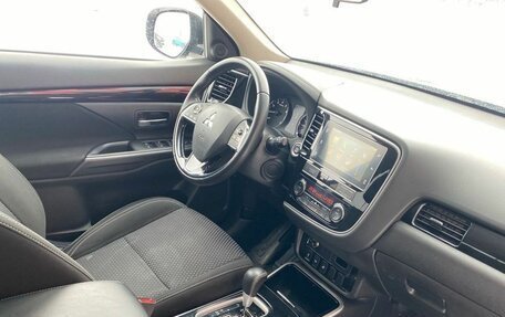 Mitsubishi Outlander III рестайлинг 3, 2019 год, 2 150 000 рублей, 14 фотография