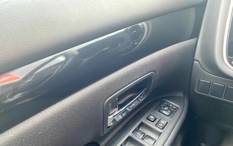 Mitsubishi Outlander III рестайлинг 3, 2019 год, 2 150 000 рублей, 13 фотография