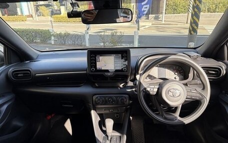 Toyota Yaris, 2022 год, 850 000 рублей, 2 фотография