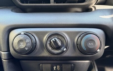 Toyota Yaris, 2022 год, 850 000 рублей, 7 фотография