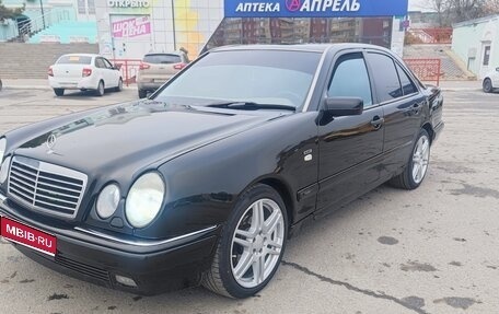 Mercedes-Benz E-Класс, 1997 год, 600 000 рублей, 1 фотография