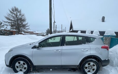 Toyota RAV4, 2015 год, 1 422 000 рублей, 2 фотография