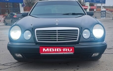 Mercedes-Benz E-Класс, 1997 год, 600 000 рублей, 3 фотография