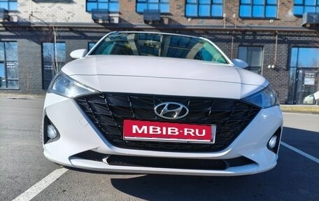 Hyundai Solaris II рестайлинг, 2022 год, 1 800 000 рублей, 1 фотография