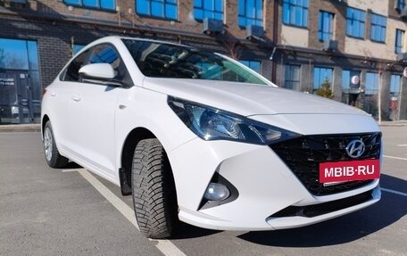 Hyundai Solaris II рестайлинг, 2022 год, 1 800 000 рублей, 4 фотография