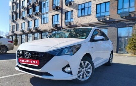 Hyundai Solaris II рестайлинг, 2022 год, 1 800 000 рублей, 2 фотография