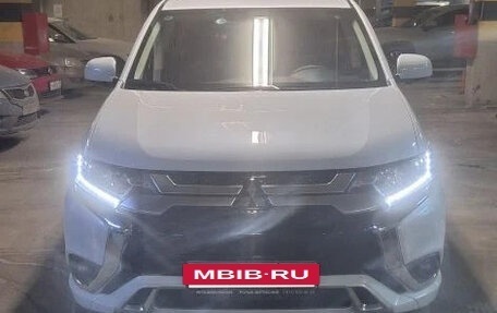 Mitsubishi Outlander III рестайлинг 3, 2022 год, 2 520 000 рублей, 7 фотография